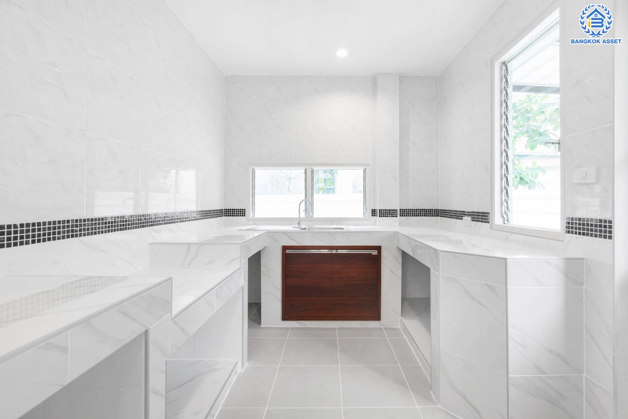 บ้านมือสองตกแต่งใหม่ แบรนด์ LH ม.ชัยพฤกษ์ บางใหญ่-เซ็นทรัลเวสต์เกต ตอบโจทย์ทุกการอยู่อาศัย เนื้อที่ 56.4 ตร.ว. ฟังก์ชัน 3 ห้องนอน 2 ห้องน้ำ 2 ที่จอดรถ บนทำเลดีที่สุด! ใกล้เซ็นทรัลเวสต์เกต ทางด่วน "กาญจนาภิเษก" และเพียง 10 นาที ถึง MRT "สถานีคลองบางไผ่"